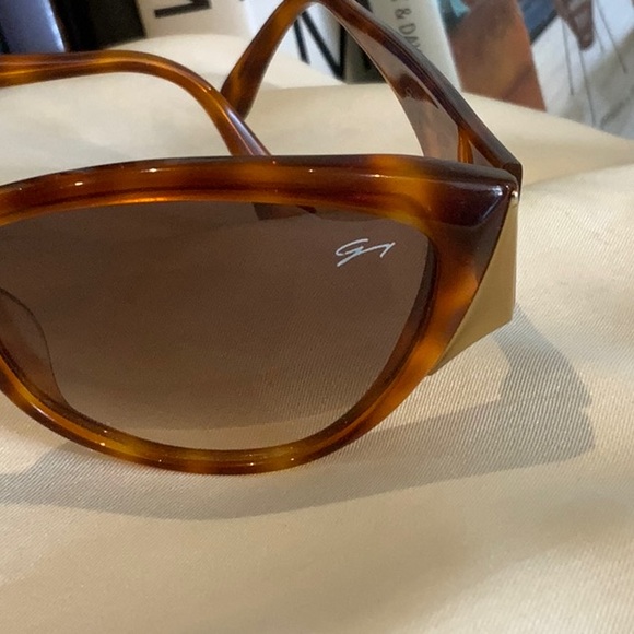 Vintage Genny tortoise shell sunglasses - Picture 3 of 12